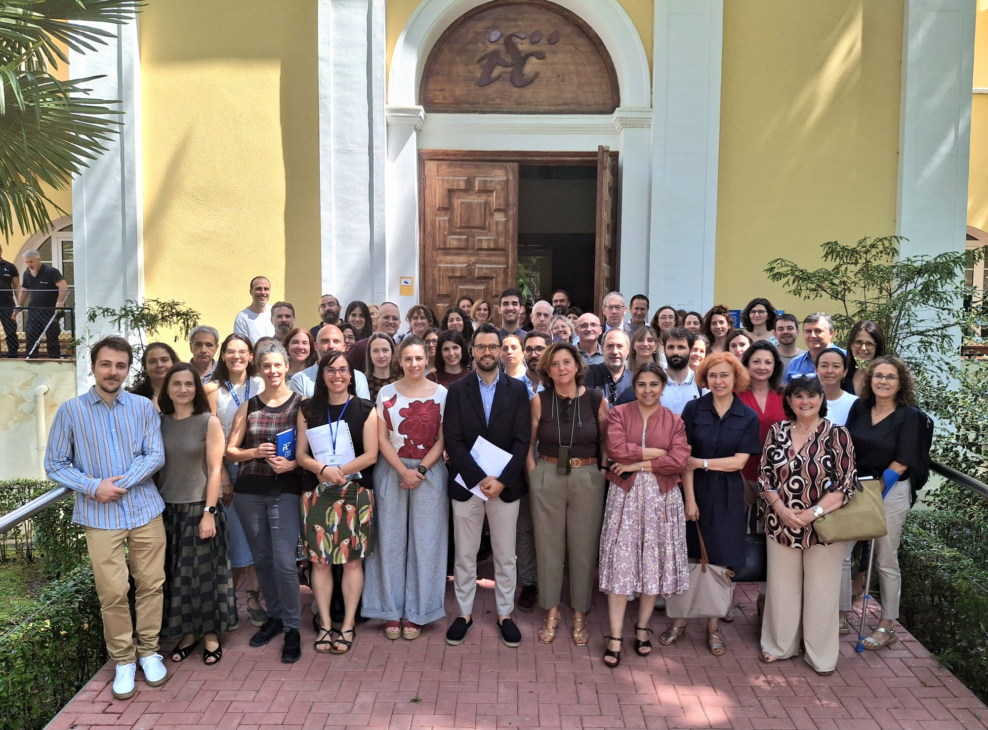 Foto de familia de la jornada sobre RI en salud celebrada en el ISCIII.